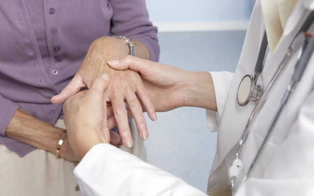Rheumatologist suspects Gouty Hand